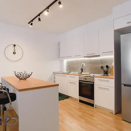 Mandraki Center Apartment