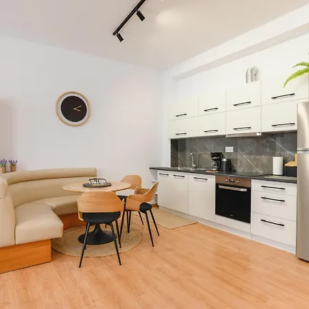 Mandraki Center Apartment *