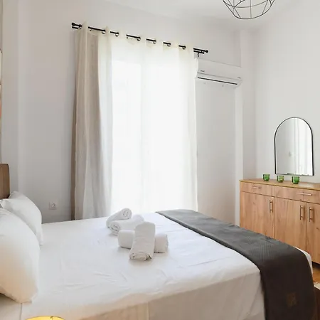 Mandraki Center Апартаменти *