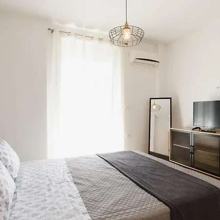 شقة Mandraki Center